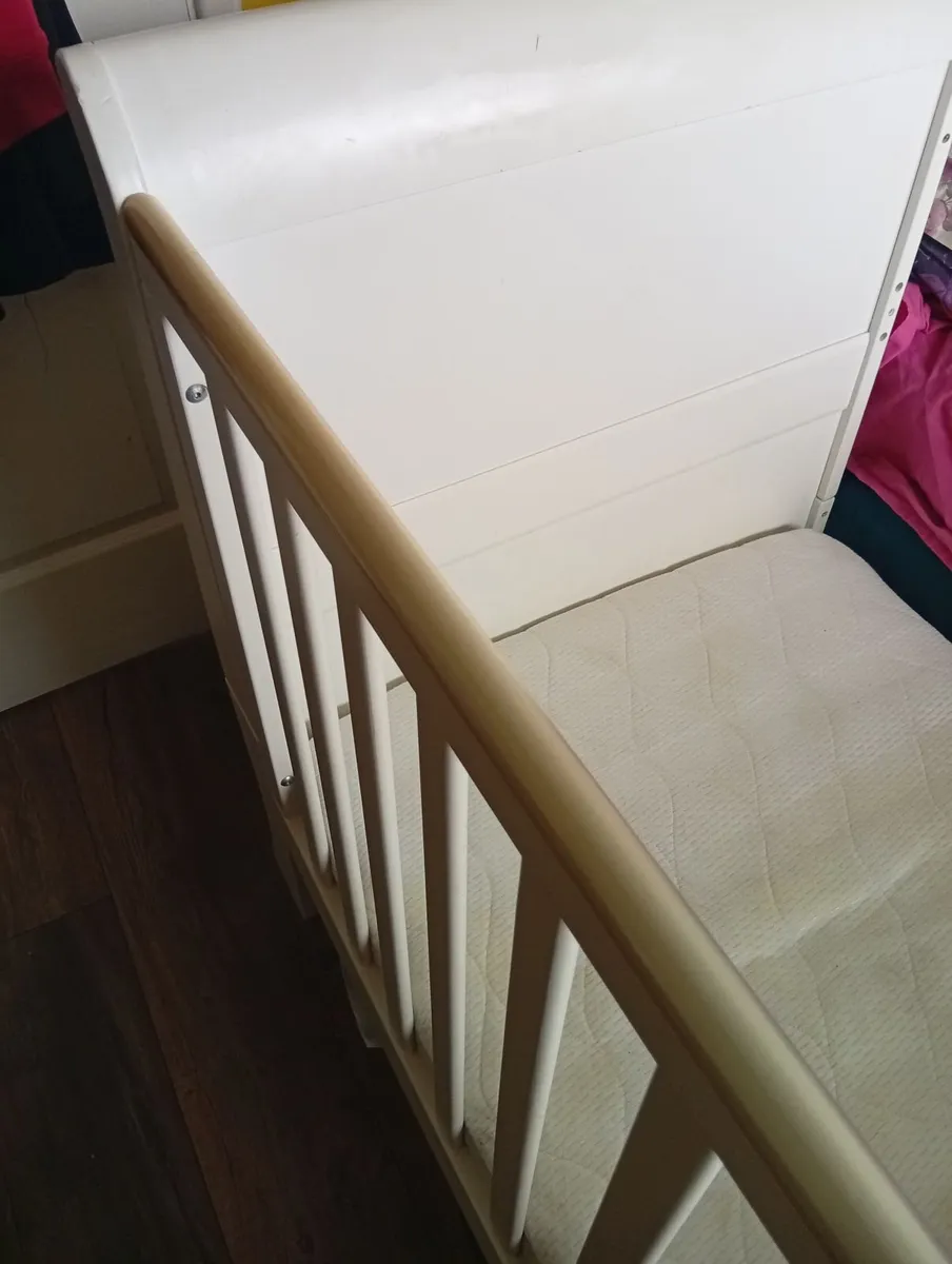 Mama and Papa's cotbed - Image 2