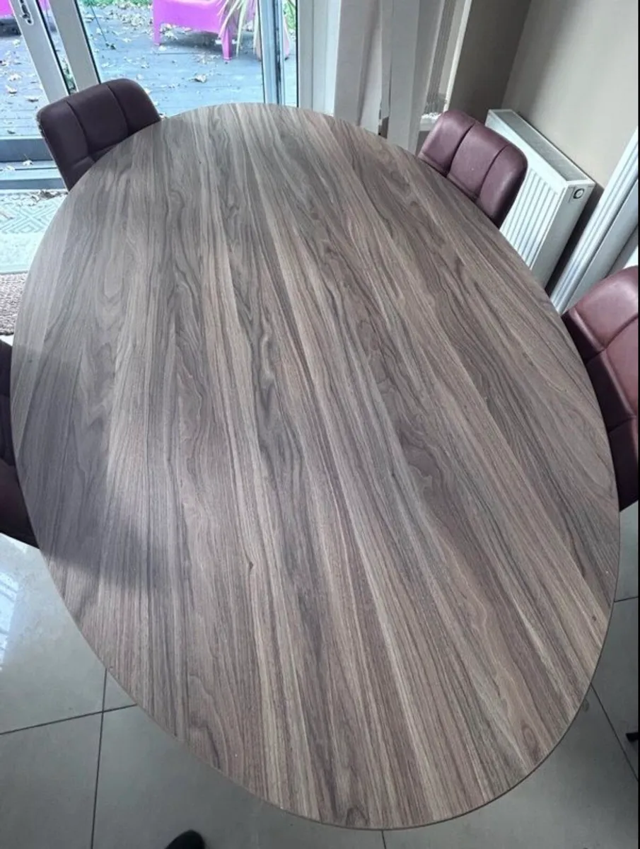 Table and chairs - Image 3