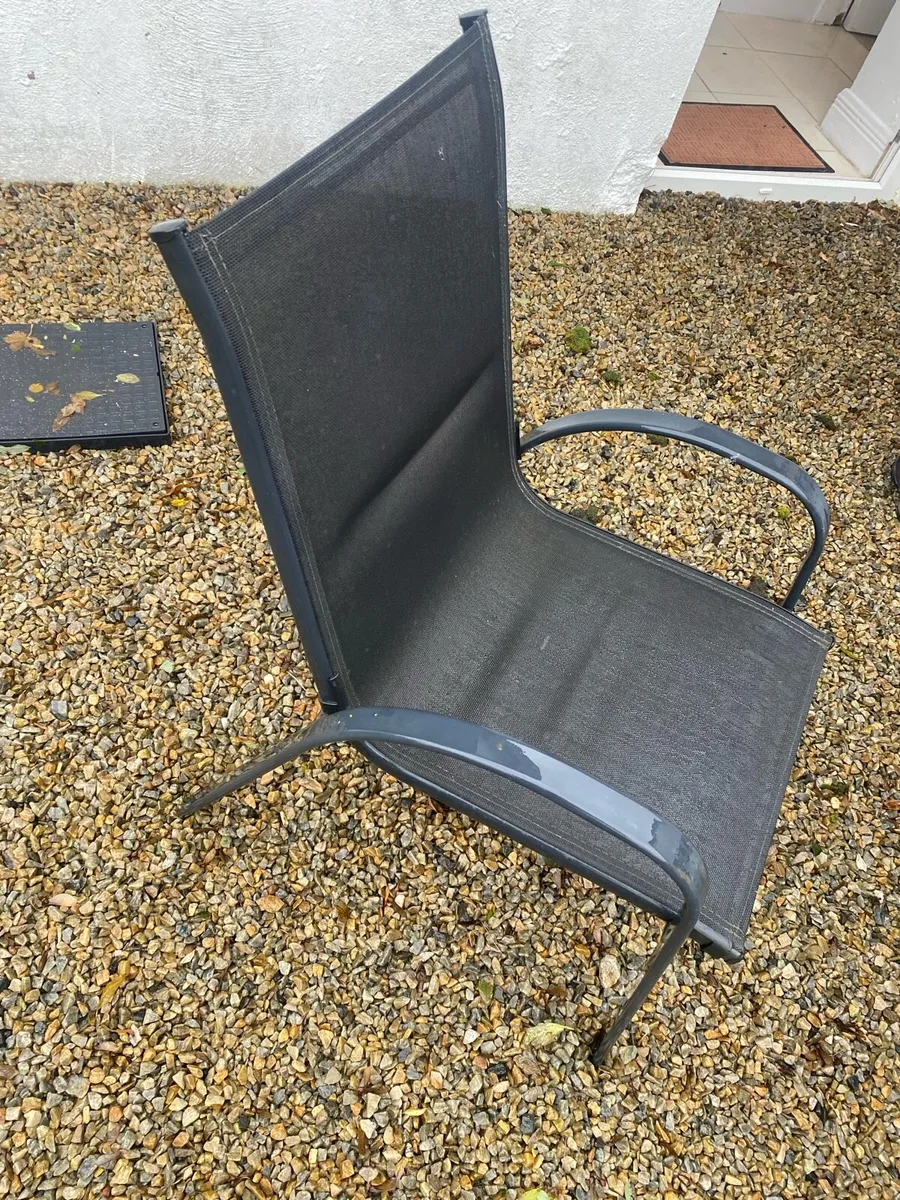Outdoor table and chairs - Image 2