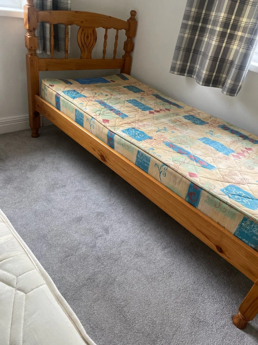 2 single beds - Image 1