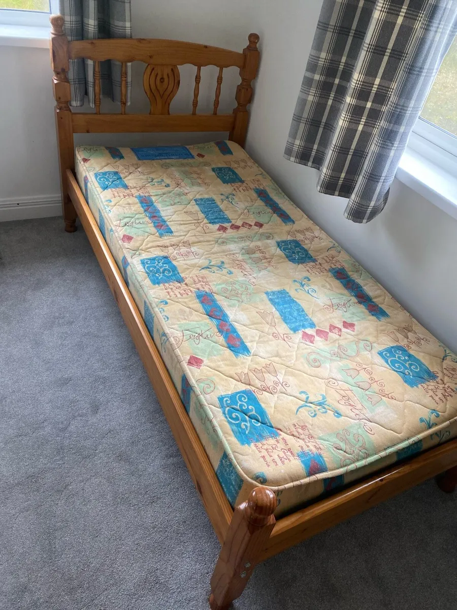 2 single beds - Image 2