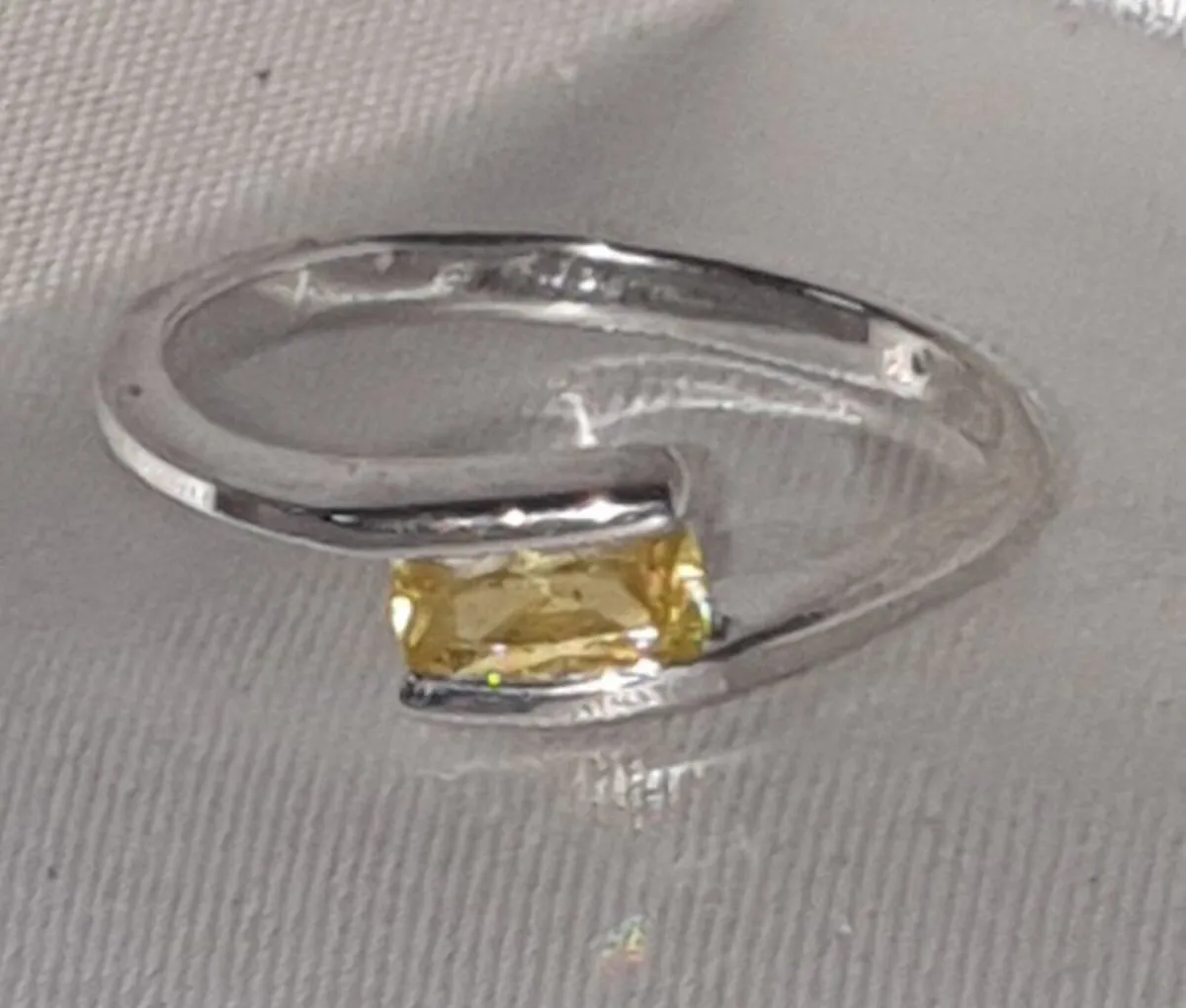 Vintage Hallmarked Silver/Champagne Sapphire Ring - Image 3