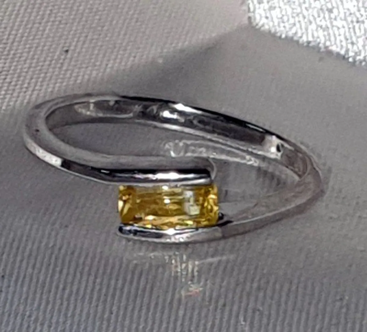 Vintage Hallmarked Silver/Champagne Sapphire Ring - Image 1