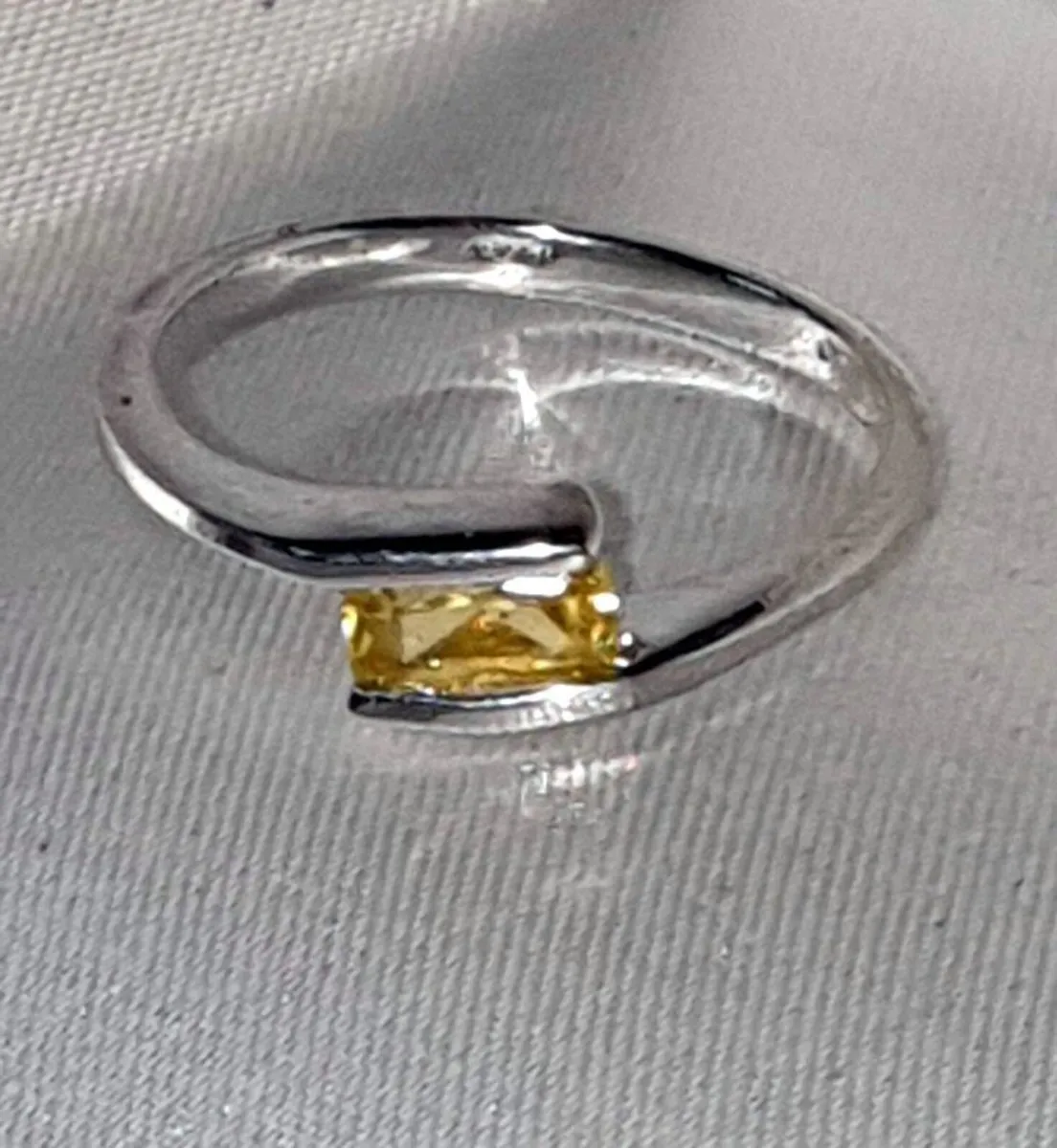 Vintage Hallmarked Silver/Champagne Sapphire Ring - Image 4