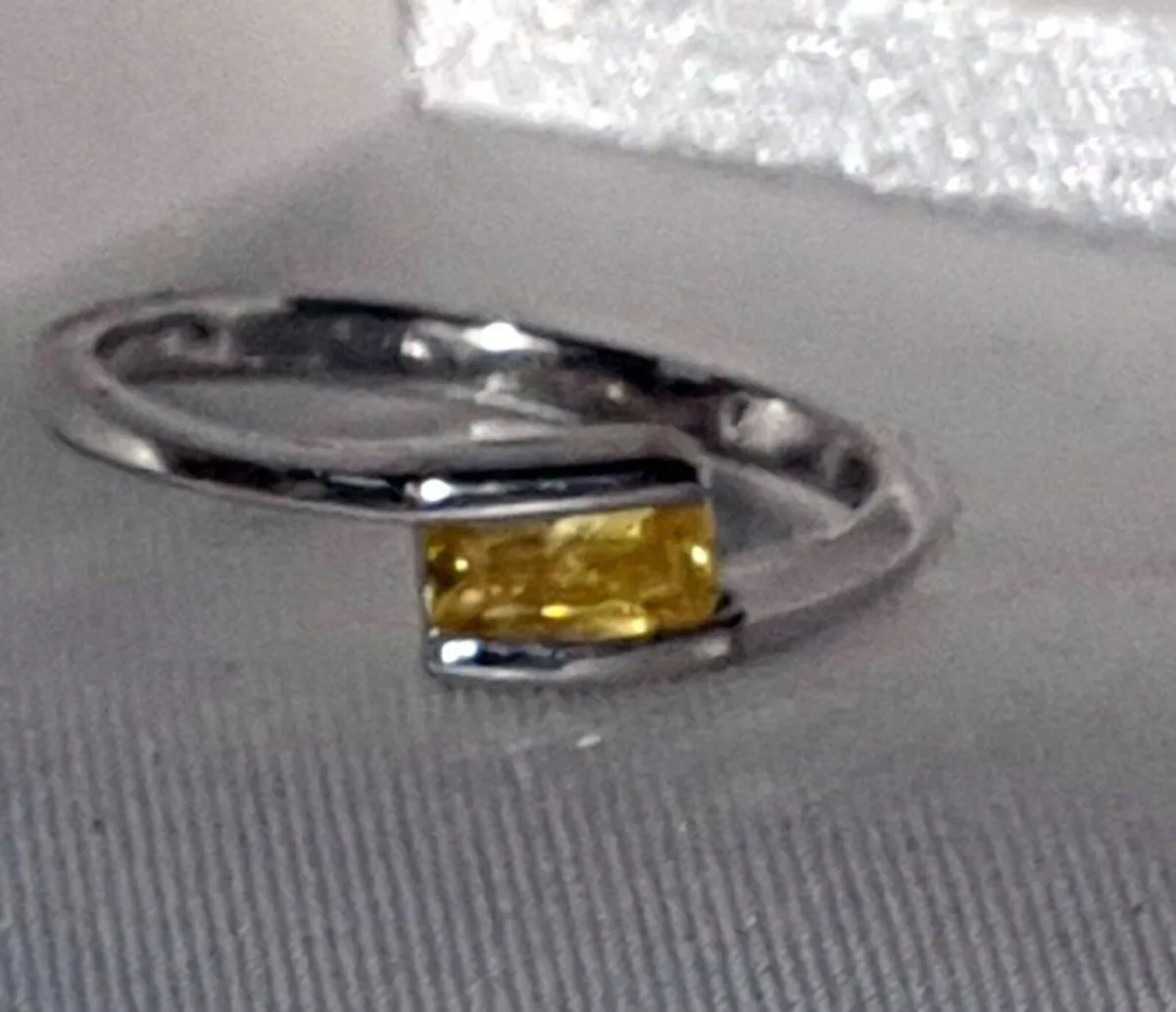 Vintage Hallmarked Silver/Champagne Sapphire Ring - Image 2