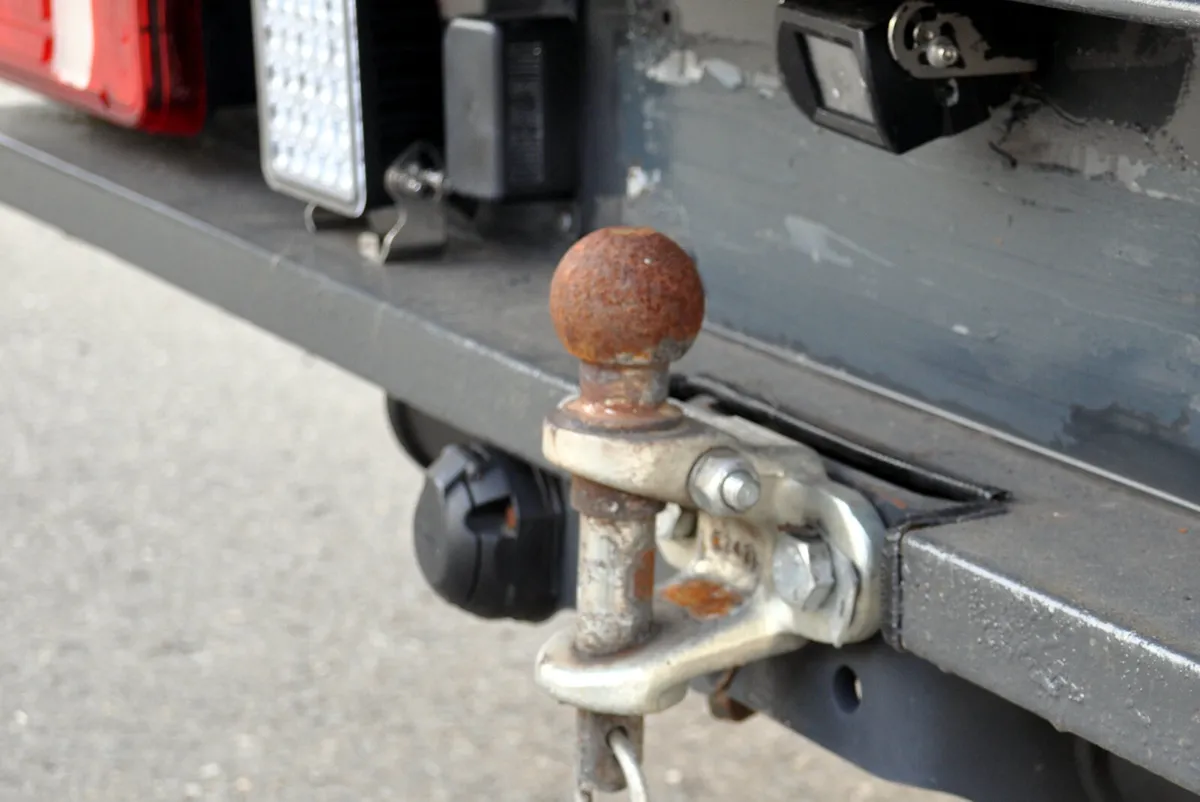 Iveco Daily 15' Dropside & Tail Lift - Image 4