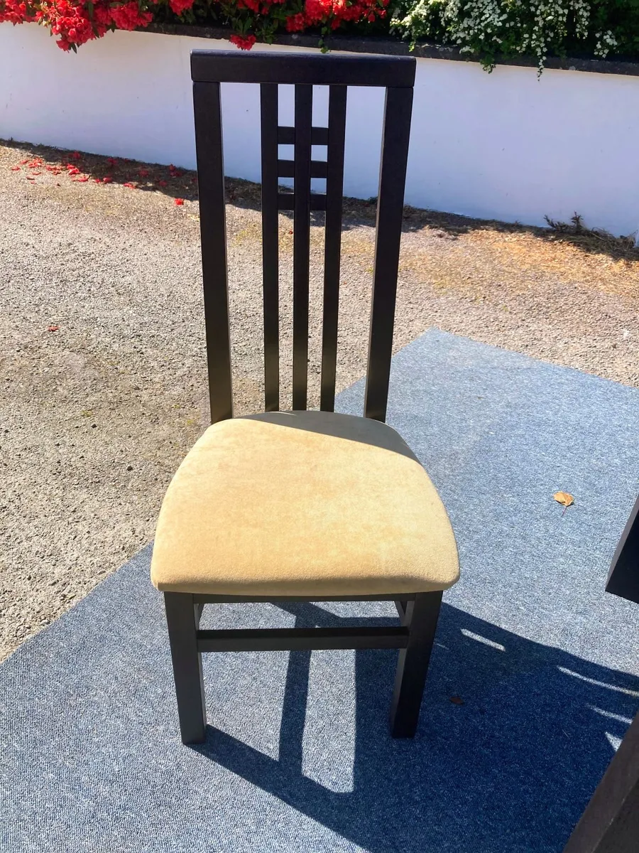 Kitchen Table and 6 chairs - Image 3