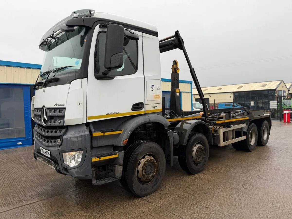 MERCEDES ACTROS 8x4 HOOK LOADER - Image 4