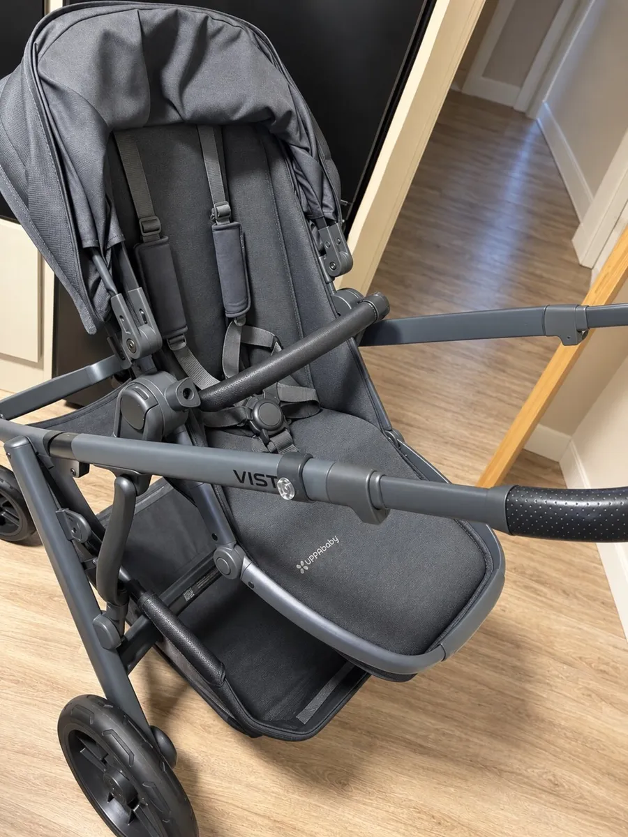 UPPAbaby Vista V2 with extras - black - Image 3