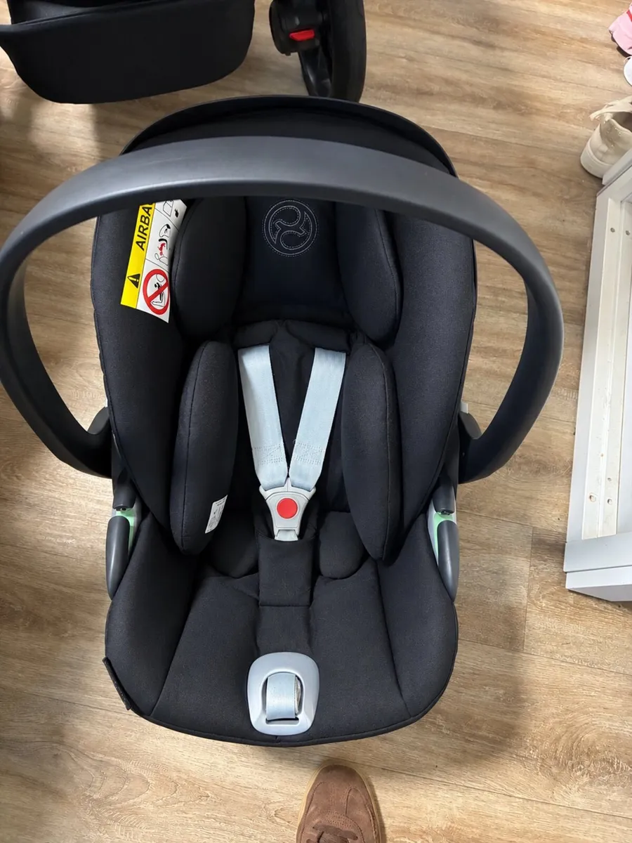 UPPAbaby Vista V2 with extras - black - Image 2