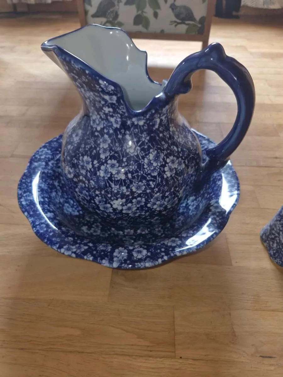 Wash basin and pitcher set - Image 1