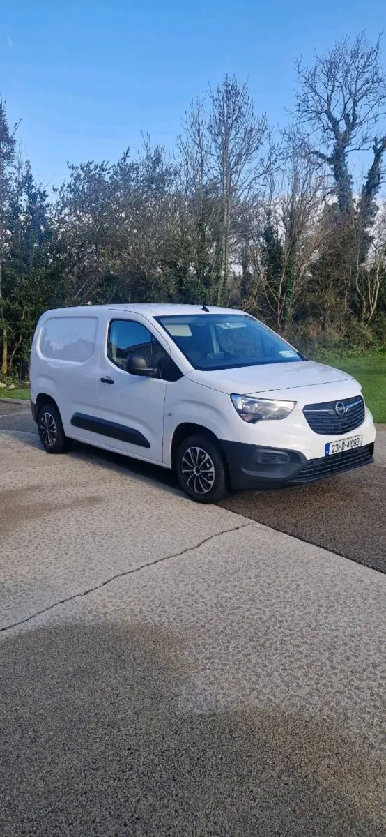2023 Opel Combo Komfort 100PS - Image 1