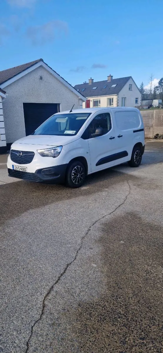 2023 Opel Combo Komfort 100PS - Image 2