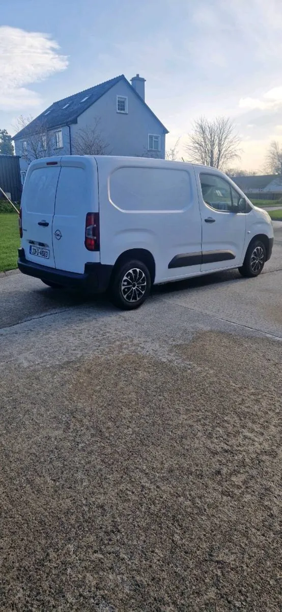 2023 Opel Combo Komfort 100PS - Image 3