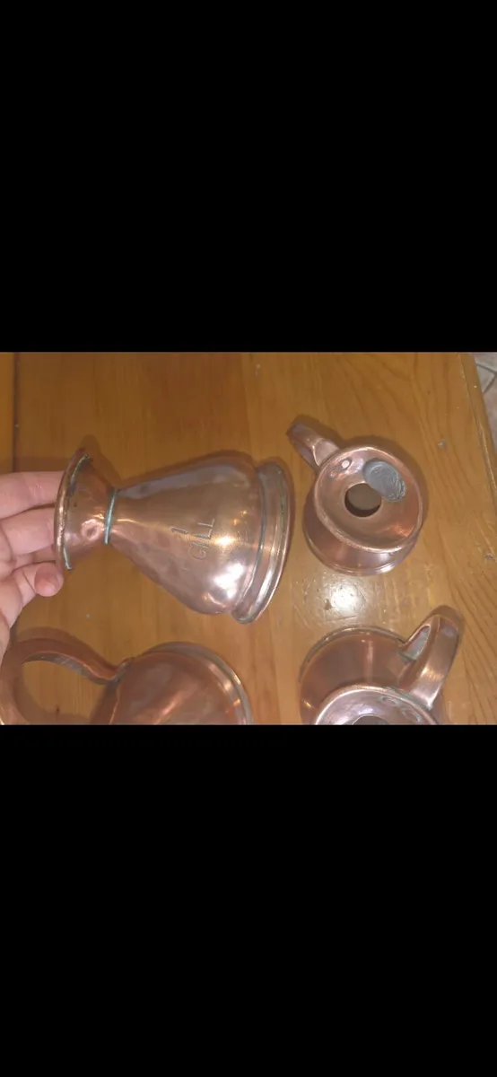 Copper measuring jugs - Image 2