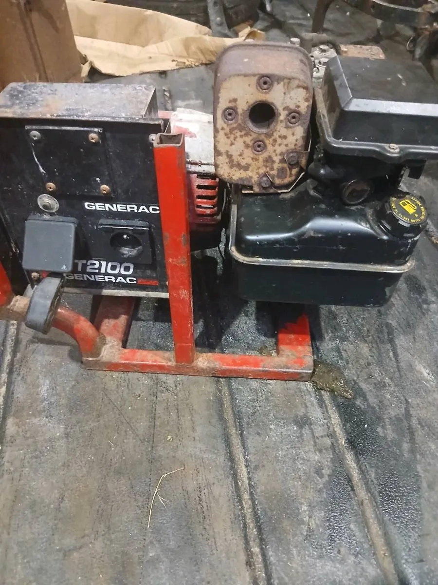 2.5KVA BRIGGS AND STRATTON GENERATOR - Image 1