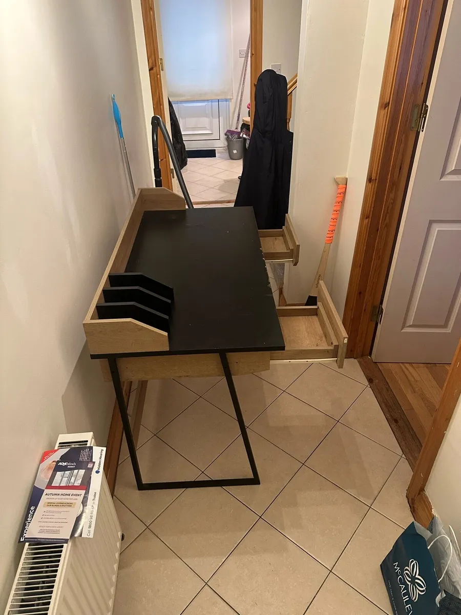 Office desk - Image 1