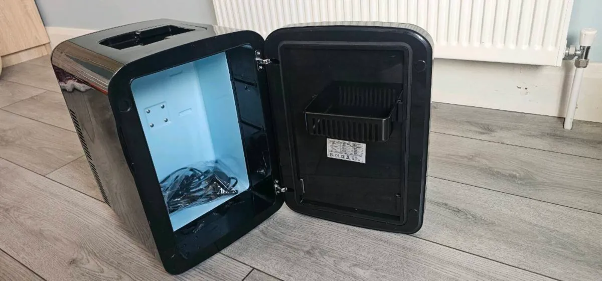 Mini fridge/ hot and cold function - Image 3