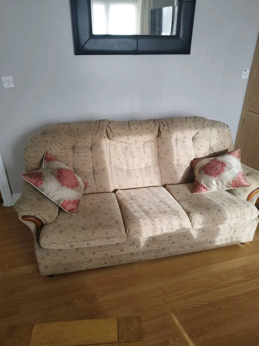 3 seater couch plus 2 one seater chairs, 3+1+1 - Image 1