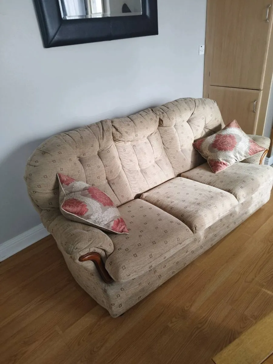 3 seater couch plus 2 one seater chairs, 3+1+1 - Image 2