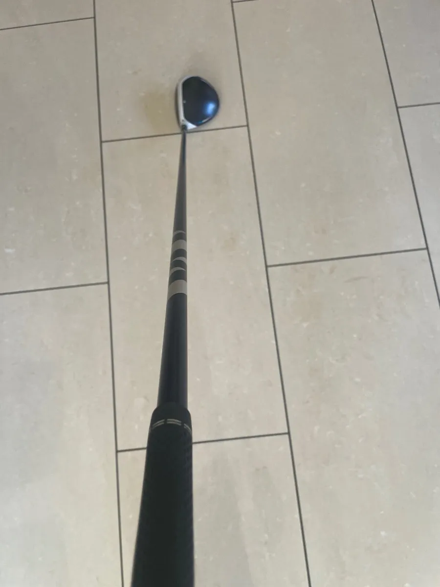 Taylormade Sim 2 max 3wood with headcover - Image 1