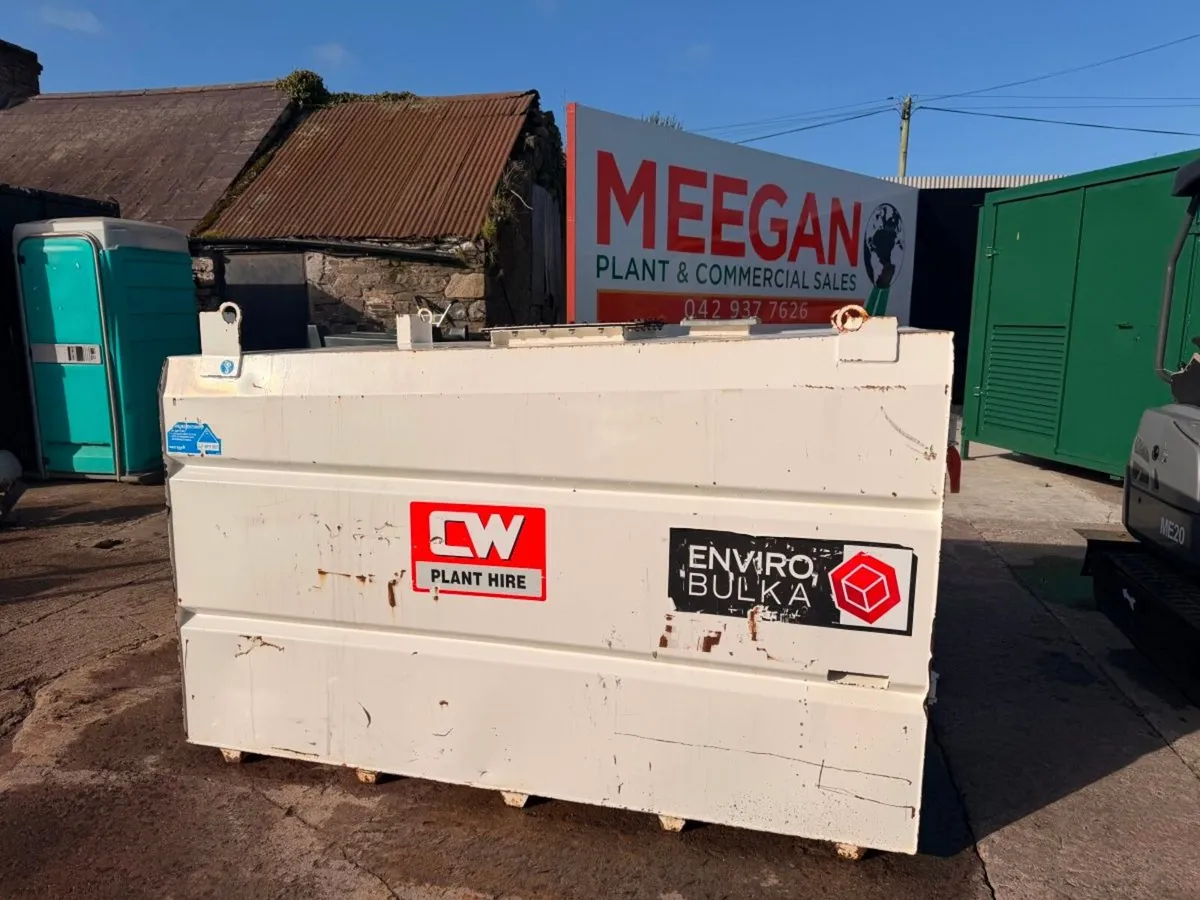 2,666 litres western fuel bowser with pump + new e - Image 1