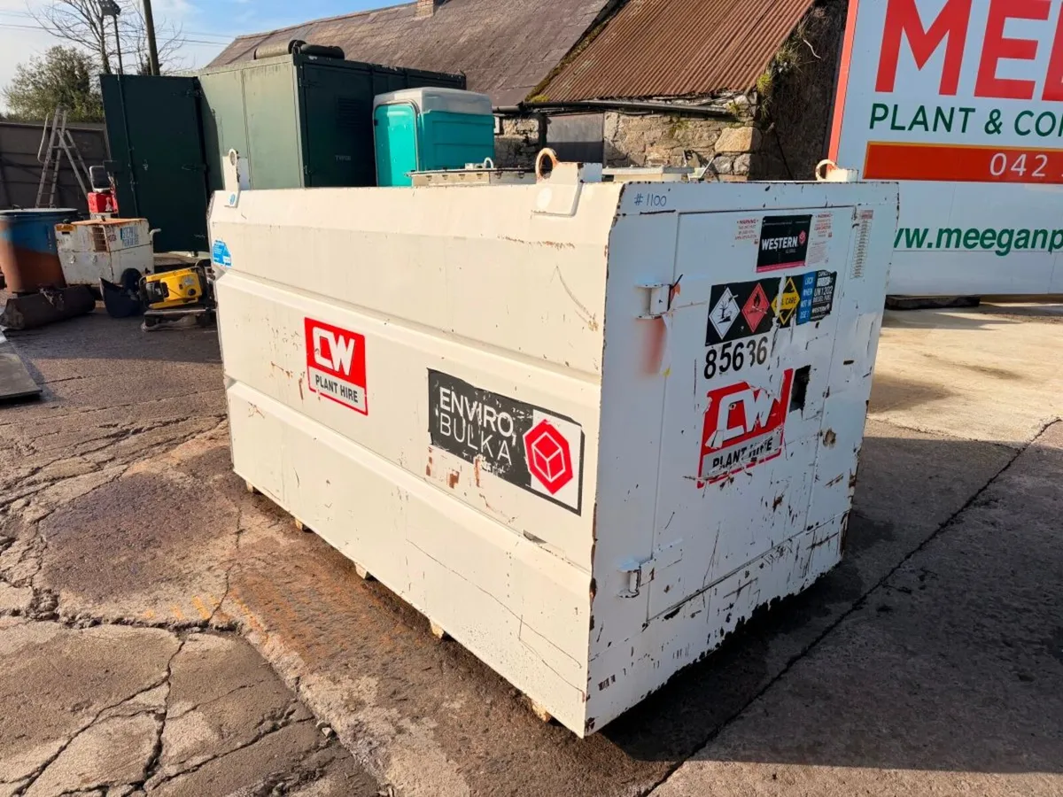 2,666 litres western fuel bowser with pump + new e - Image 2