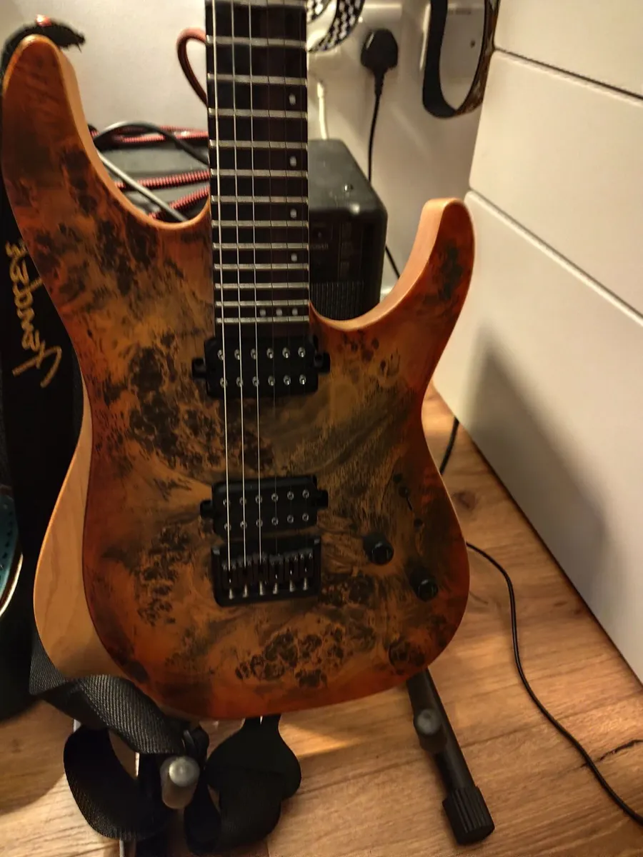 Electric guitar - Image 2