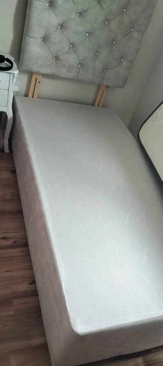 Single bed and single mattress - Image 2