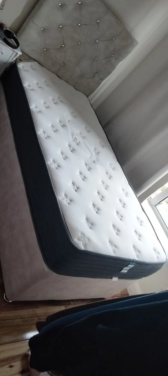 Single bed and single mattress - Image 3