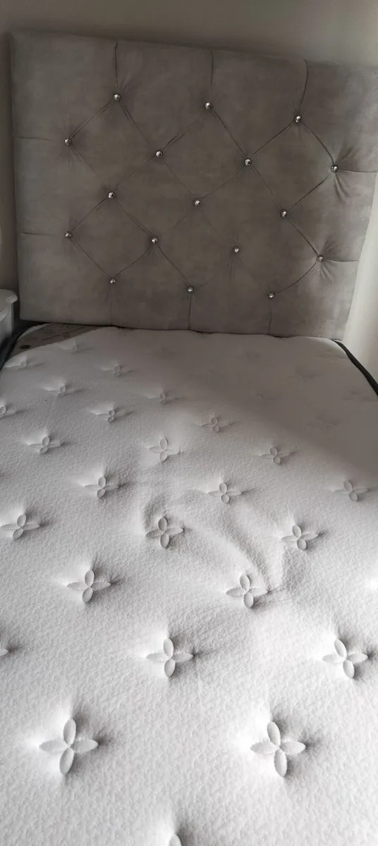 Single bed and single mattress - Image 4