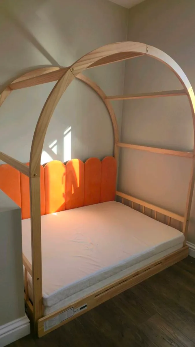 Bed - Image 1