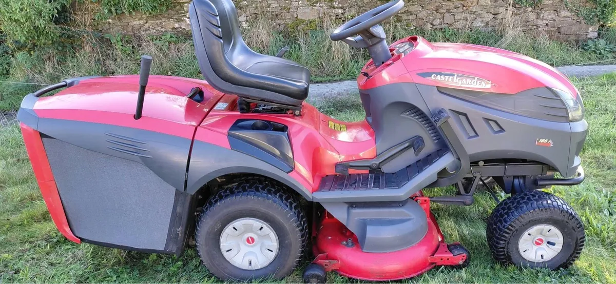 Ride on lawnmower - Image 1