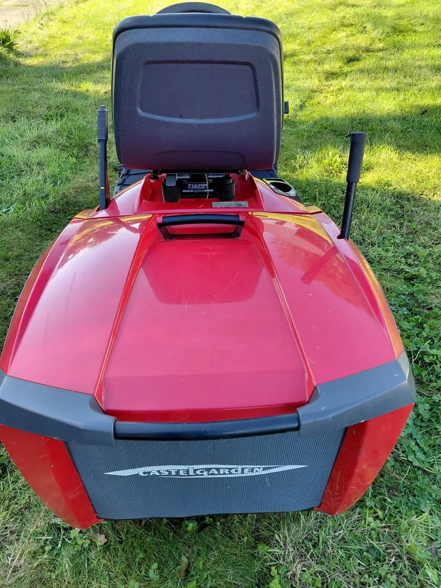 Ride on lawnmower - Image 2