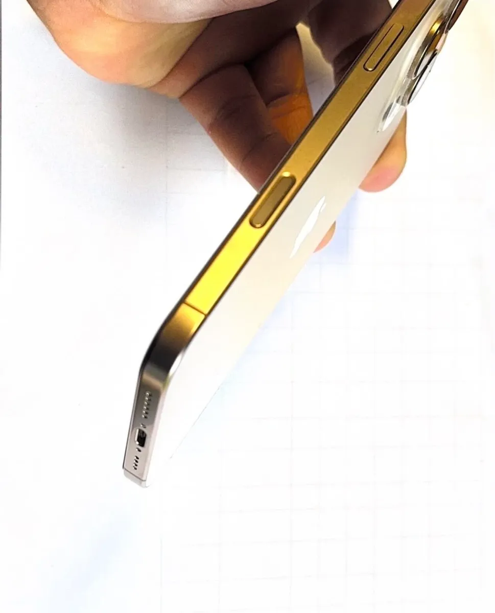 iPhone 16 Pro Max - Image 3