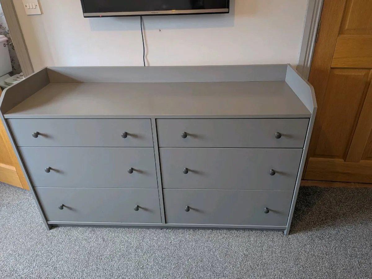 Bedroom furniture - Image 1