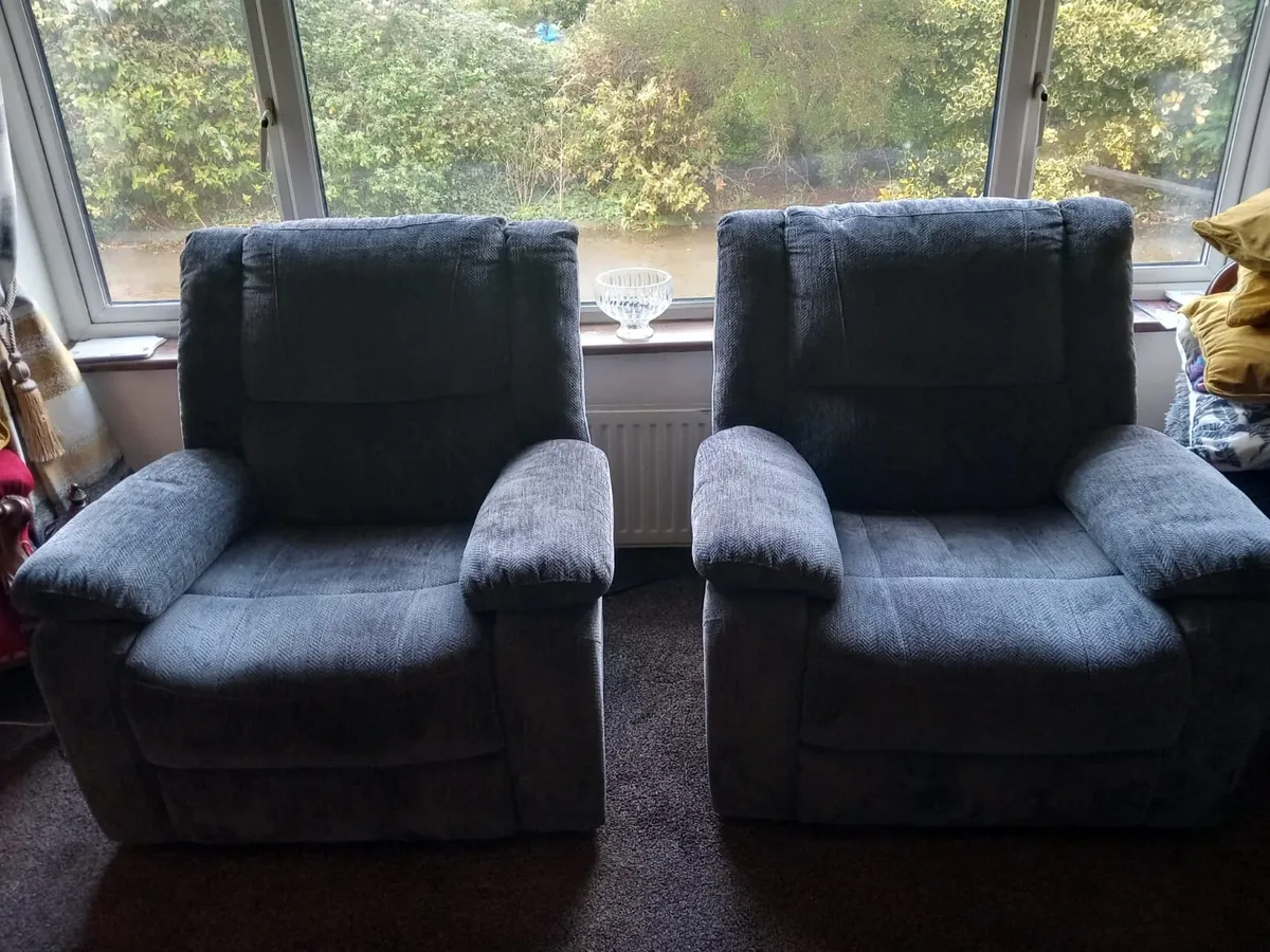 Recliner Sofa and Two Recliner Chairs - Image 4