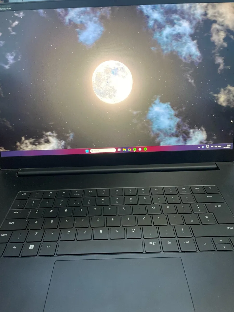 Razer Blade 17 Gaming Laptop | RTX 3070 Ti | i7 - Image 3