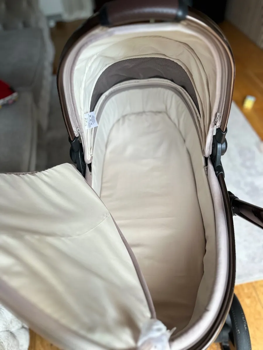 Egg2 travel system - Image 2