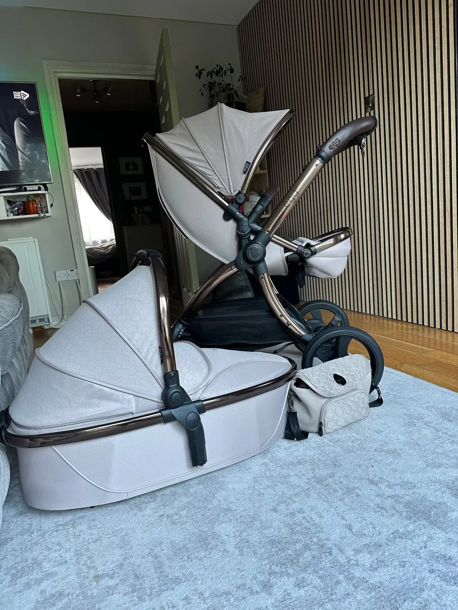 Egg2 travel system - Image 1