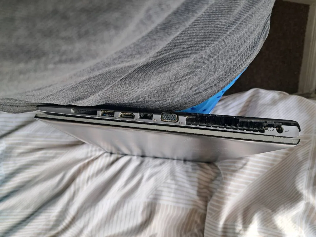 Lenovo IdeaPad laptop - Image 3