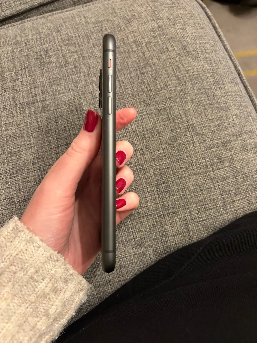 iPhone 11 128GB - Image 4