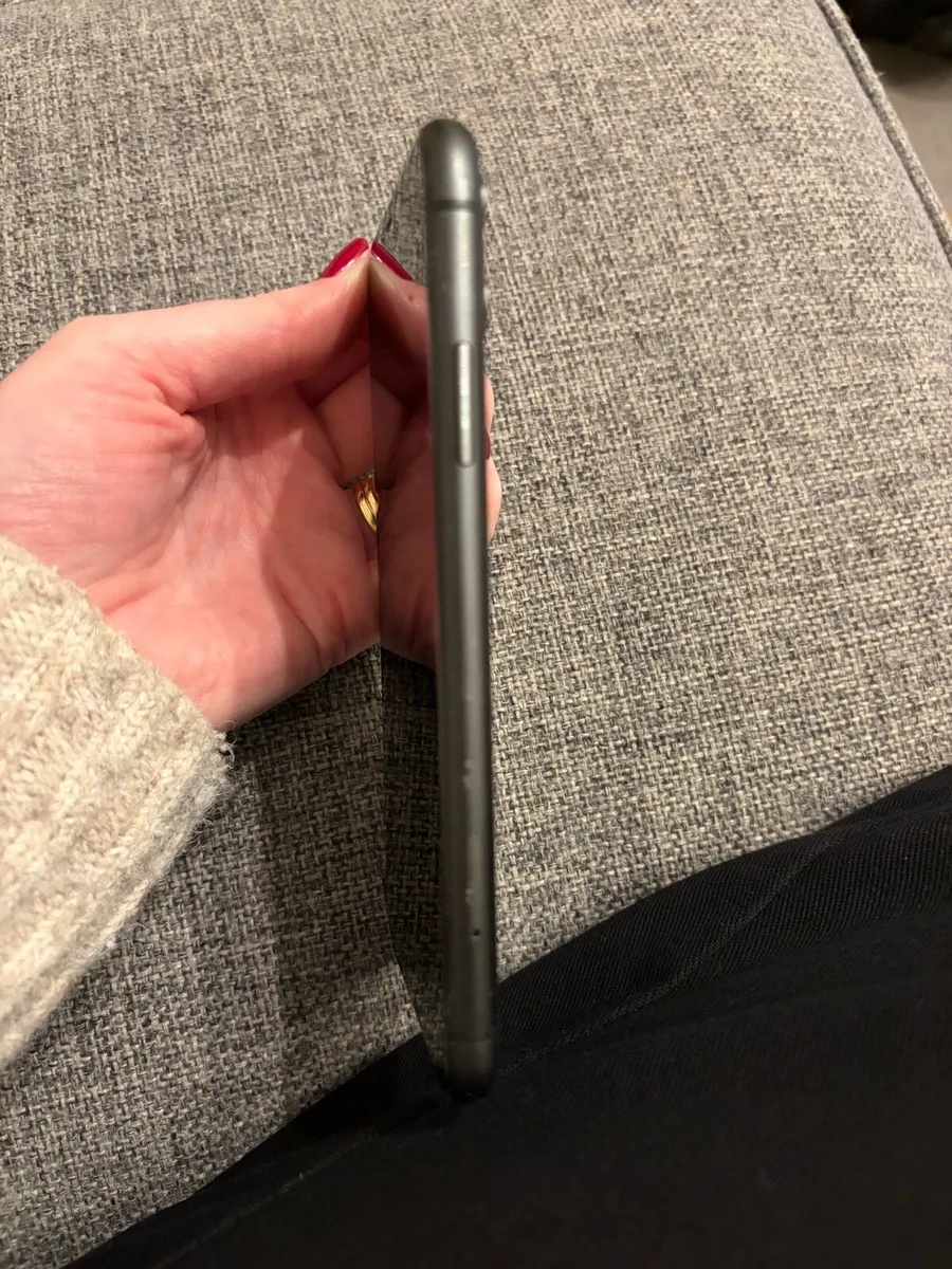 iPhone 11 128GB - Image 3