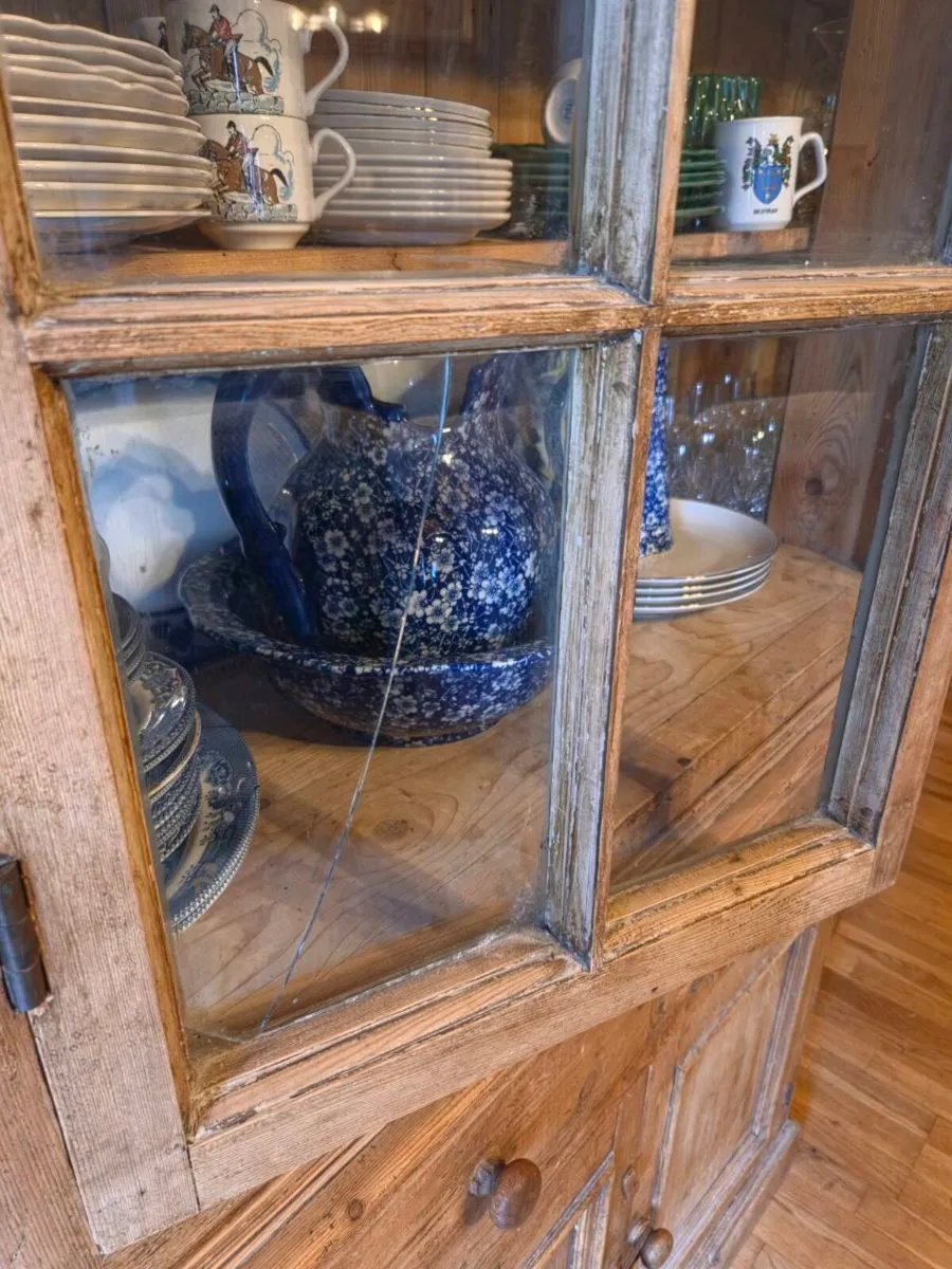 Dresser - Image 4