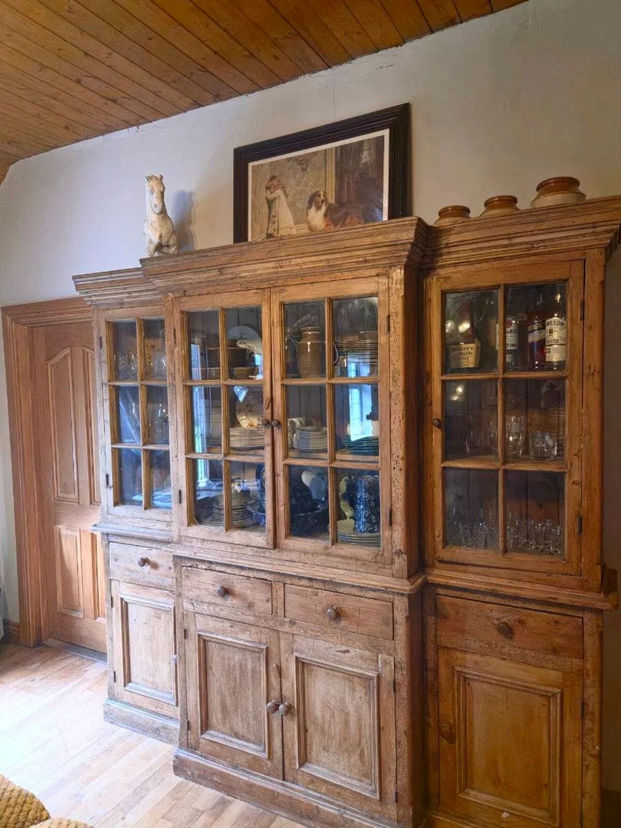 Dresser - Image 1