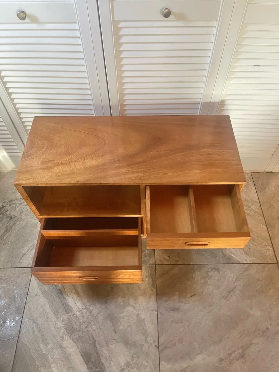A Mid century media cab - Image 2