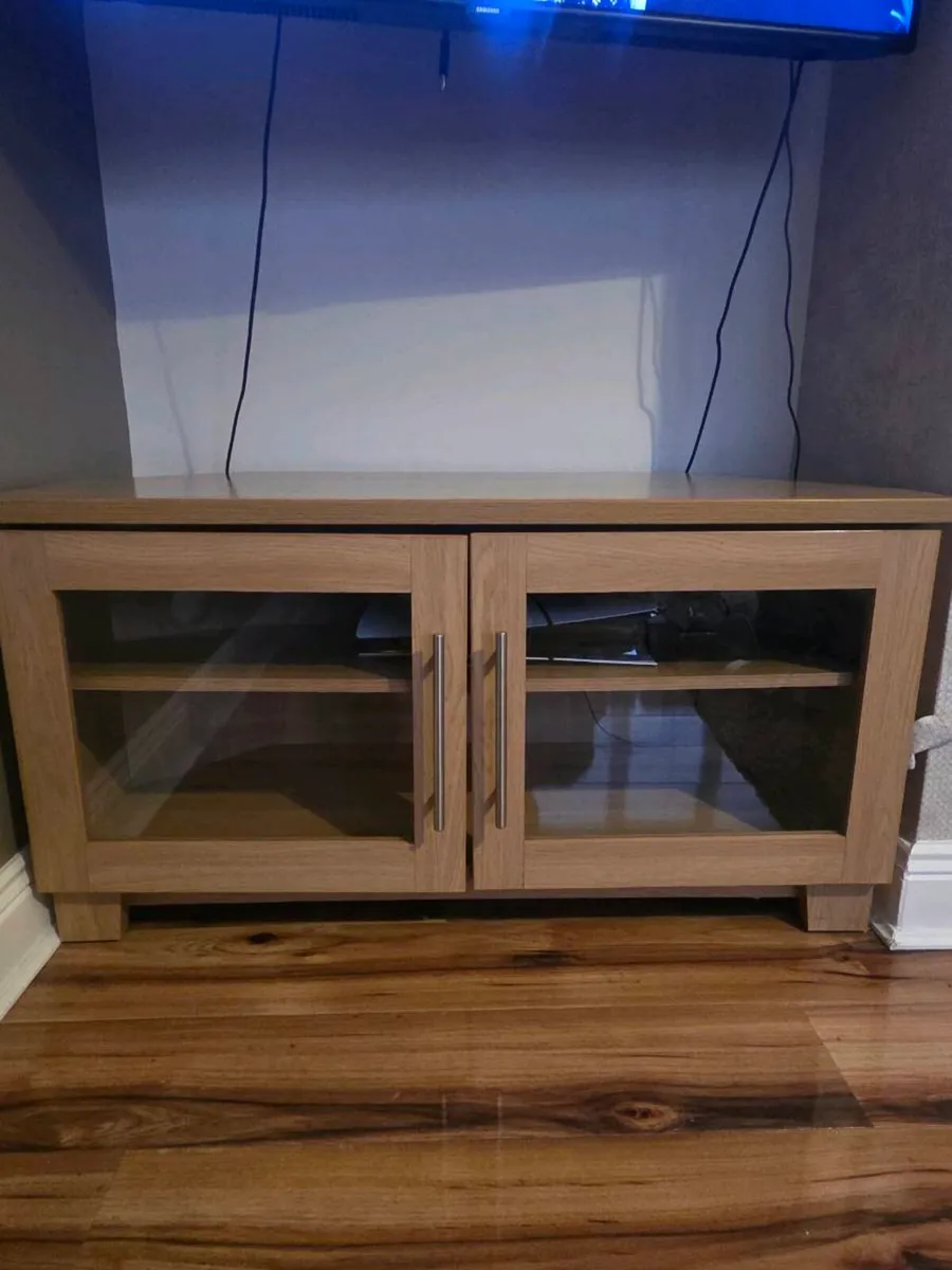 Solid oak TV Unit - Image 1