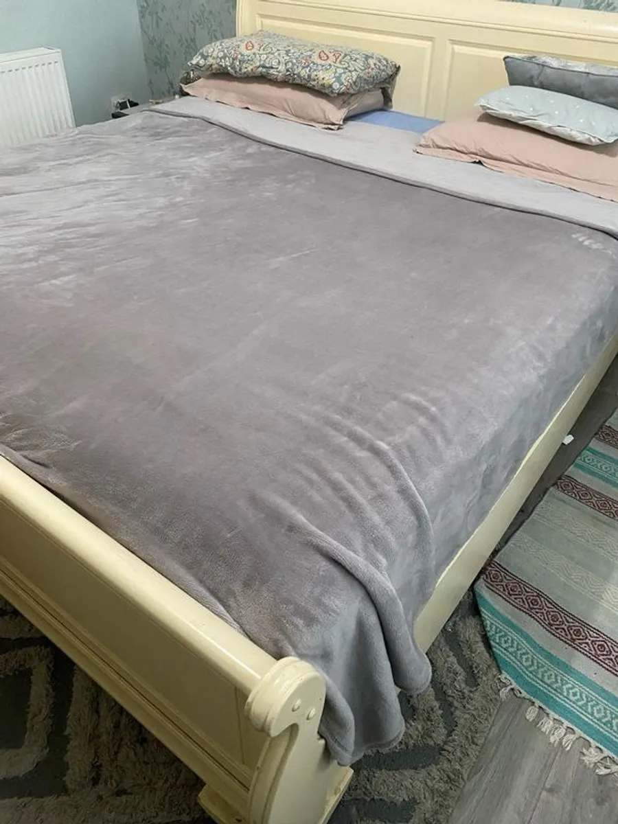super king bed - Image 1