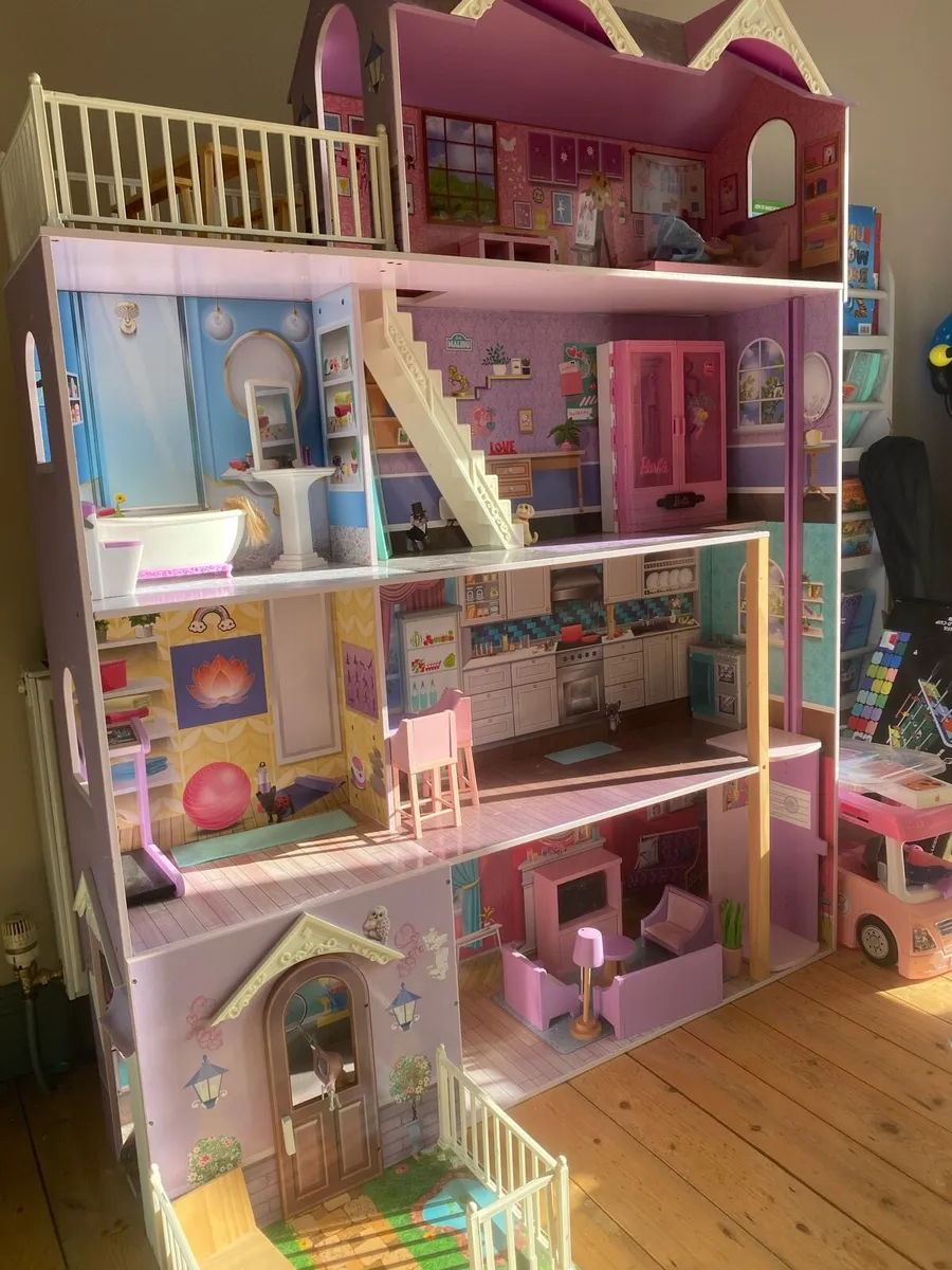 Barbies doll house - Image 2