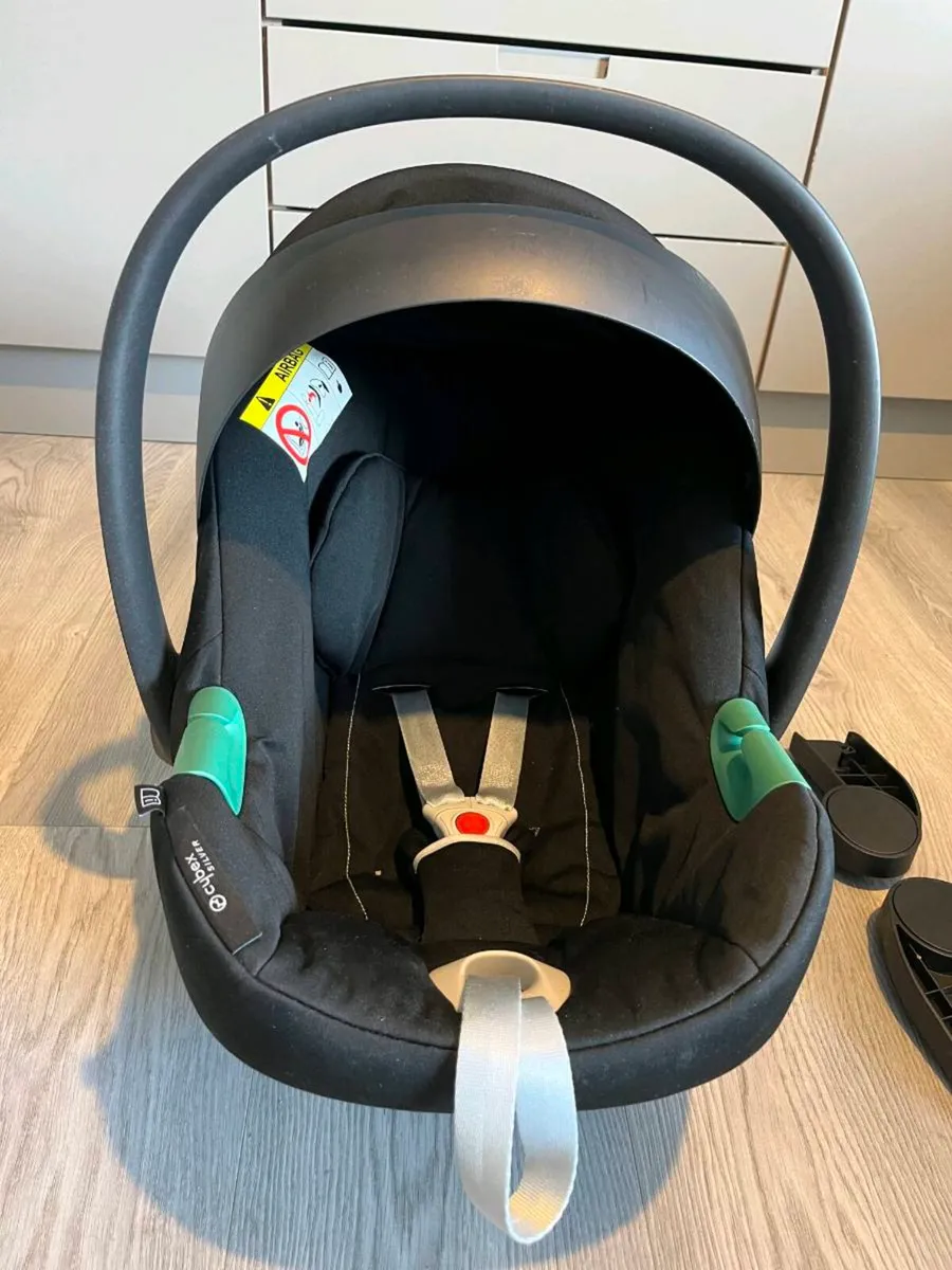 Baby car seat with ISO fix - Image 2